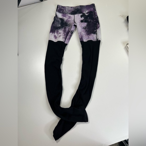 Alo Yoga Goddess Ribbed Legging in Purple and Black - Picture 3 of 9